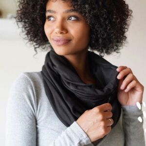 Beyond Yoga Hidden Pocket Infinity Scarf black